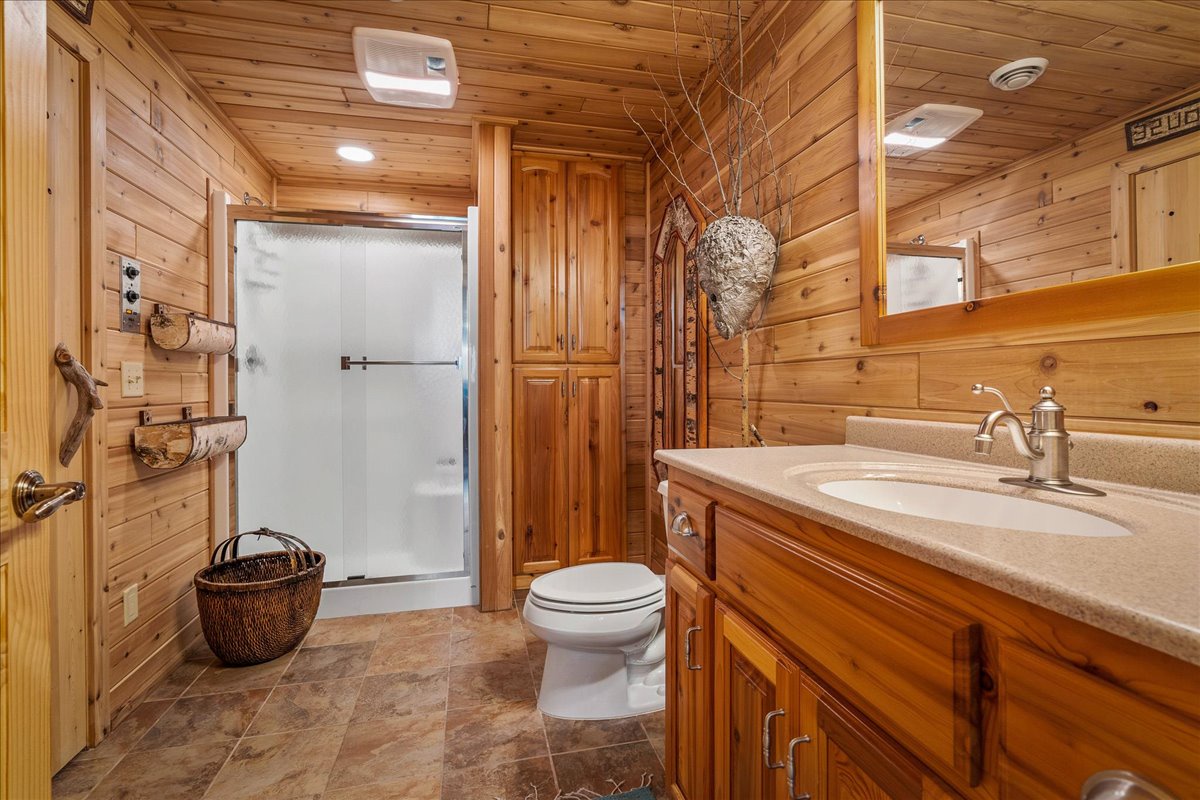 Lower level bath with sauna