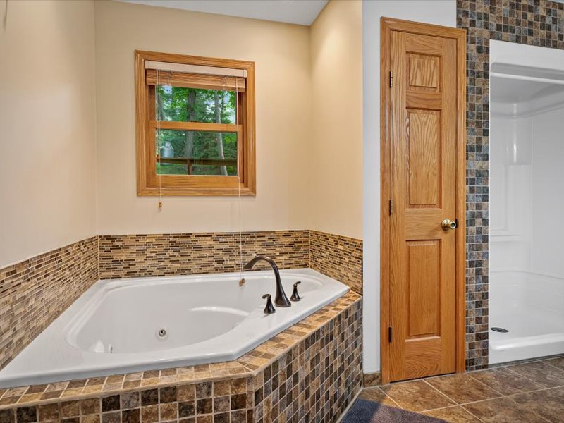 main floor bath jacuzzi tub