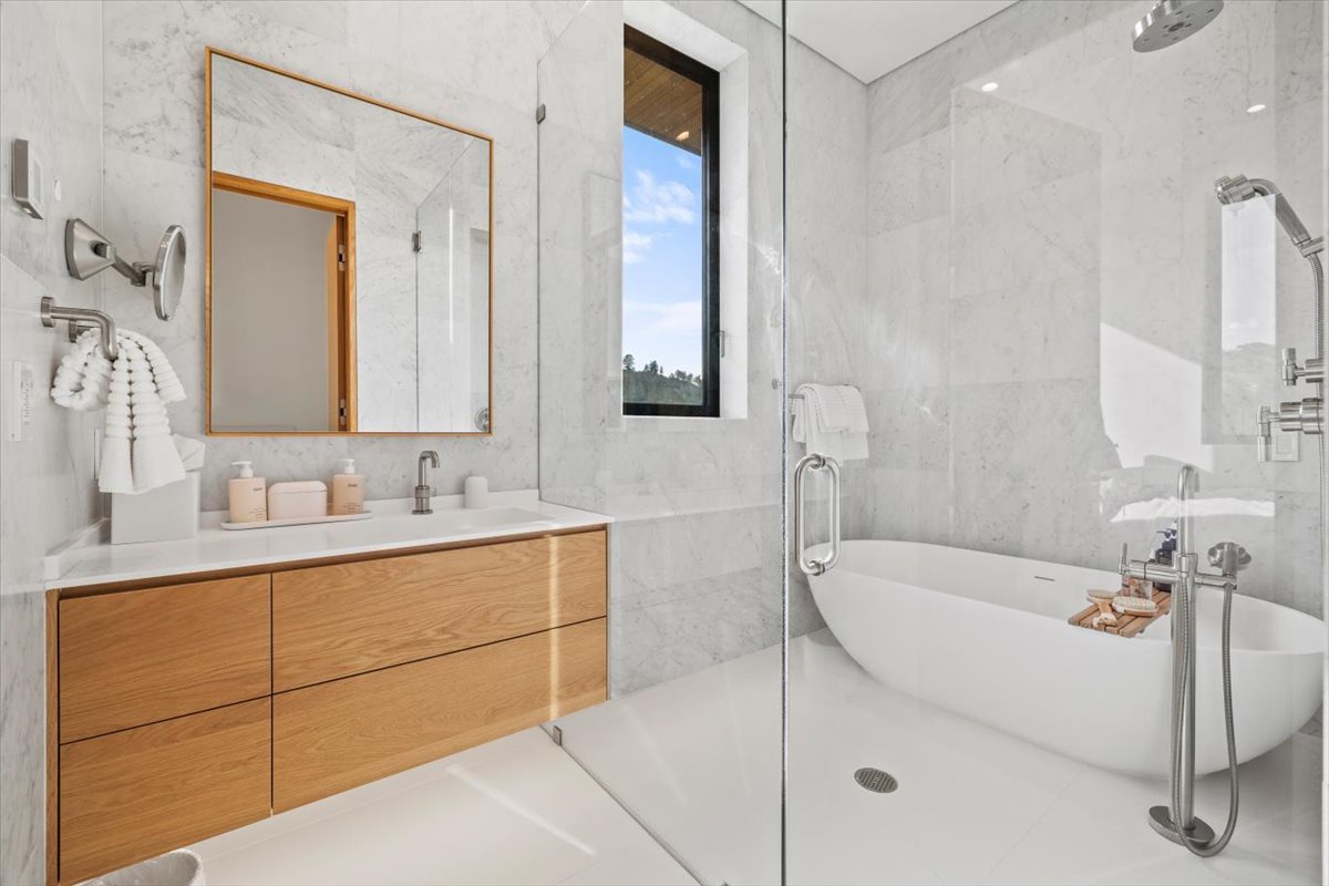 060-505 W Saddle Butte Way-54