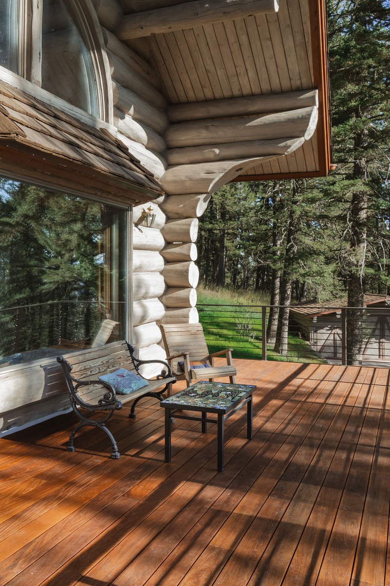 bluebell-cabin-deck-seating