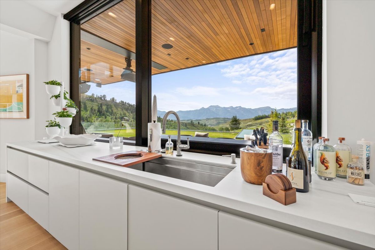 083-505 W Saddle Butte Way-32