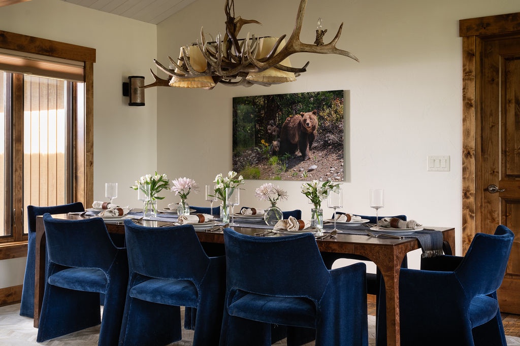 08-teton-refuge-dining-teton-art