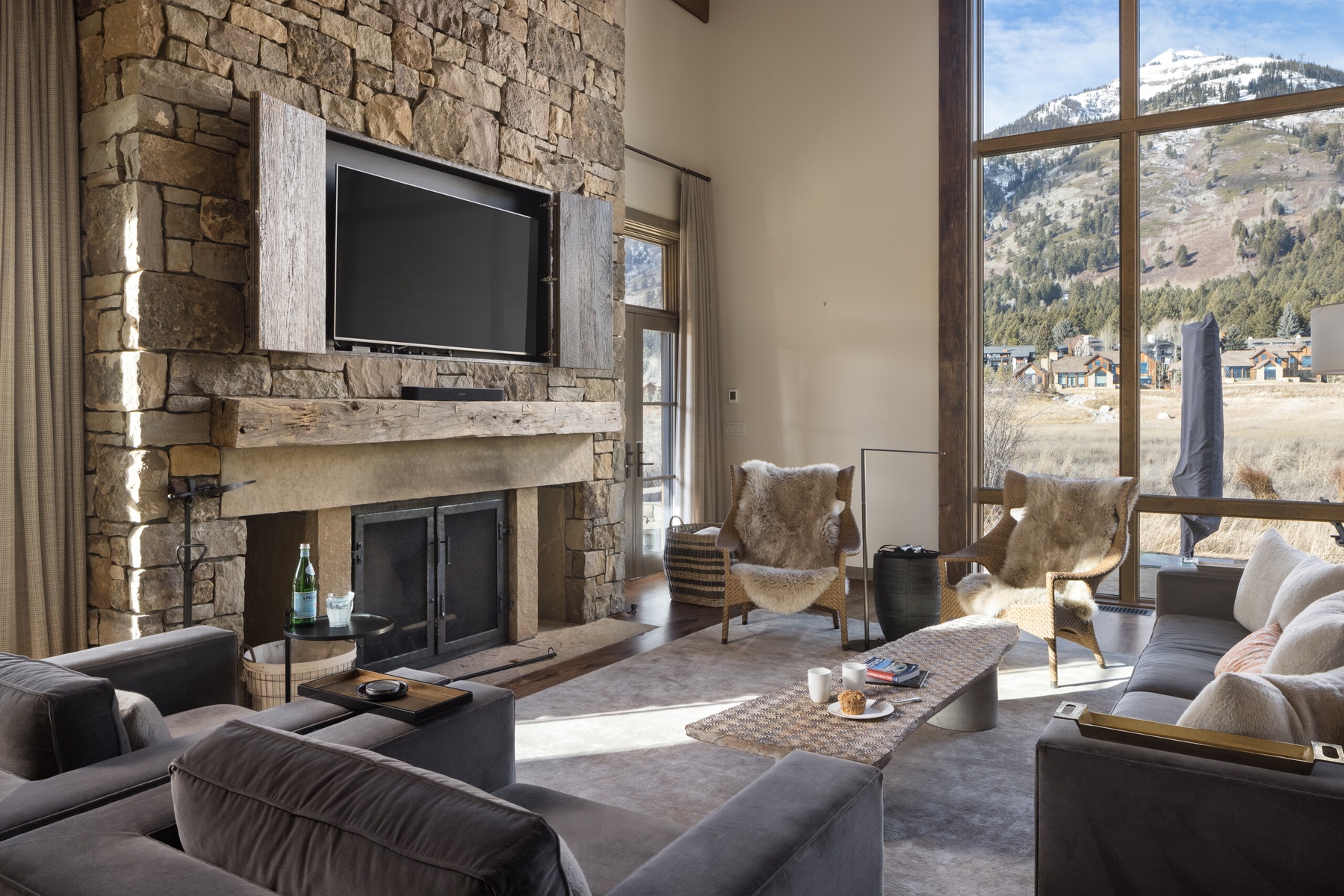 09-first-tracks-great-room-fireplace-alt