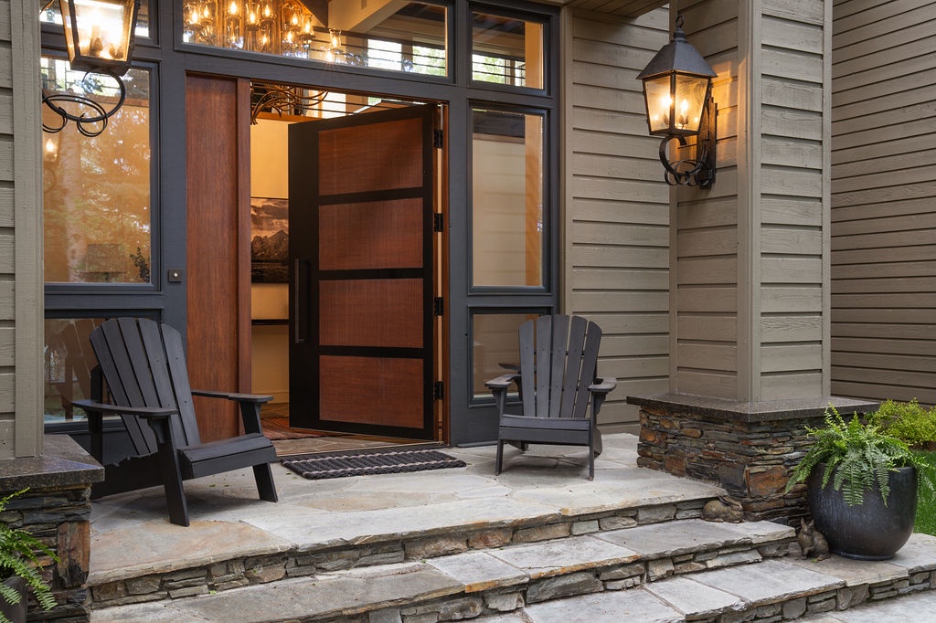 01-arrowleaf-lodge-front-entry-twilight