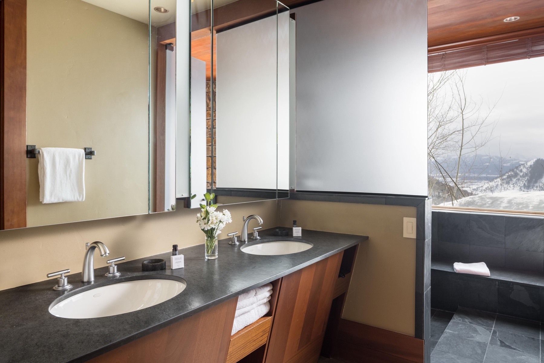 09-the-lookout-bath-dual-vanity