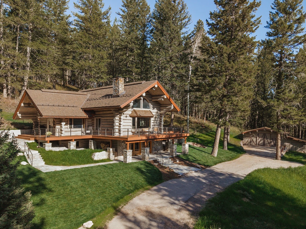 bluebell-cabin-aerial-drive-and-deck