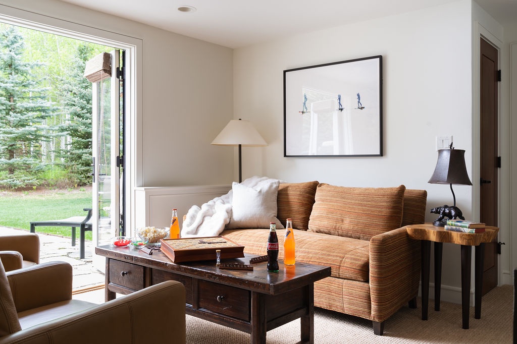 09-arrowleaf-lodge-lower-level-family-lounge