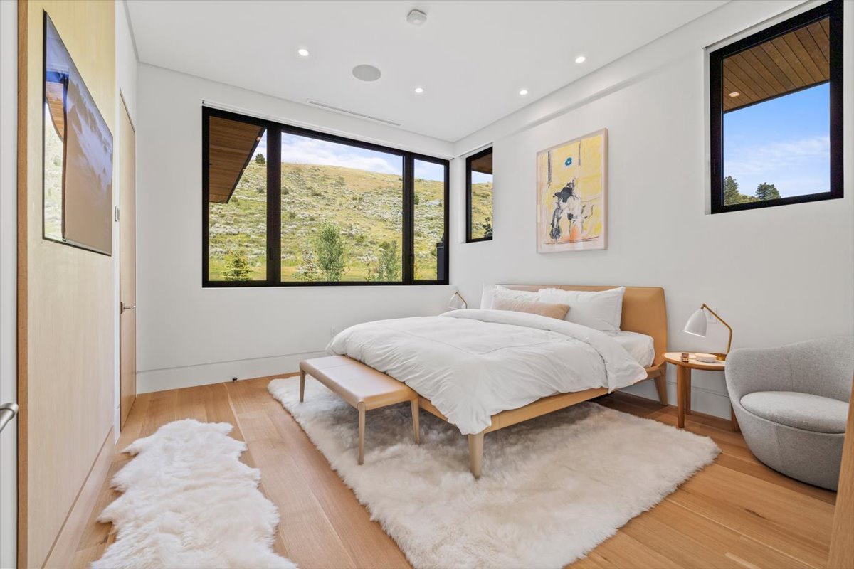 064-505 W Saddle Butte Way-50