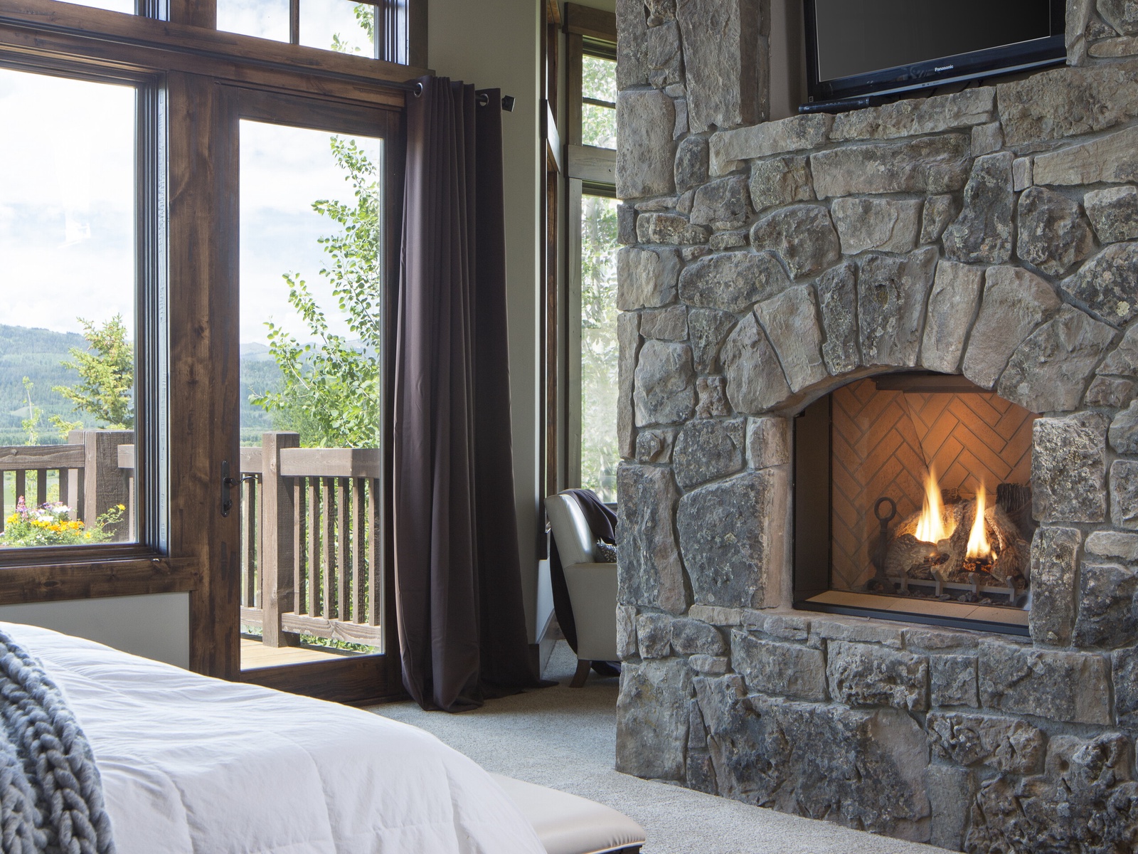 horsethief-canyon-lodge-primary-suite-4x3