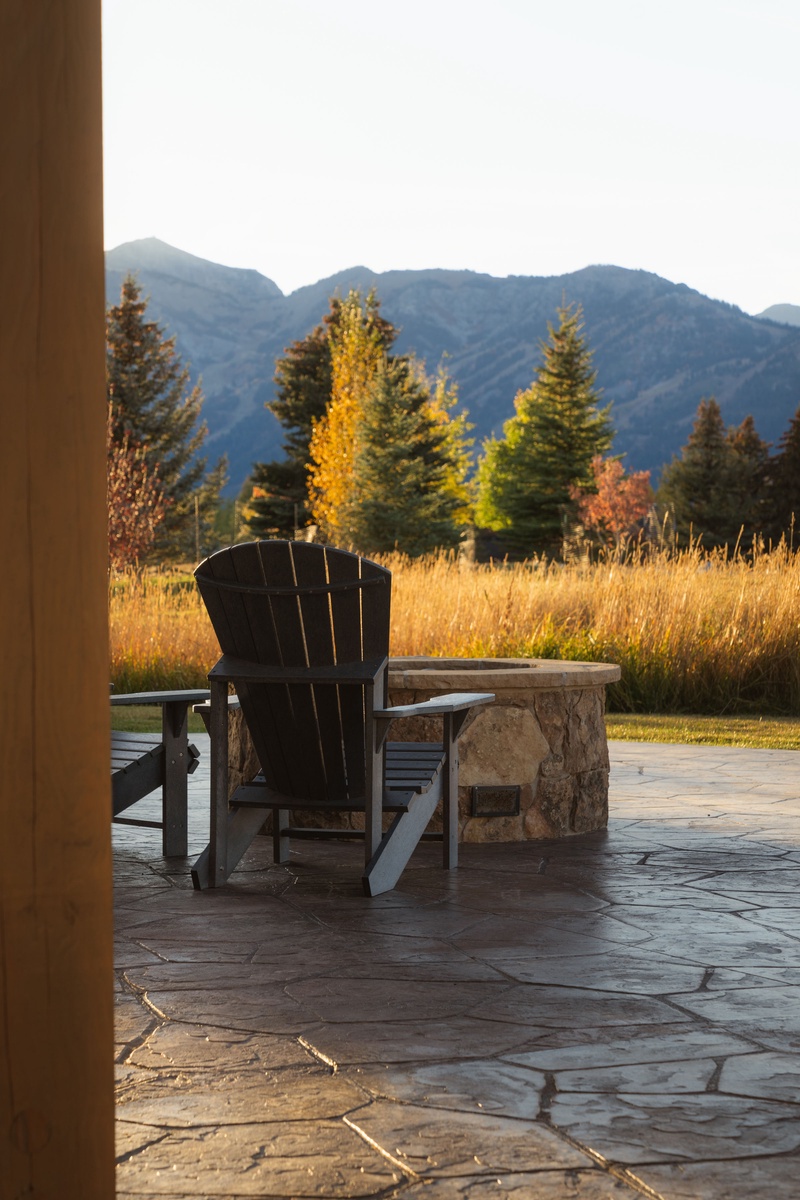 04-mountain-serenity-patio-adirondack-teton