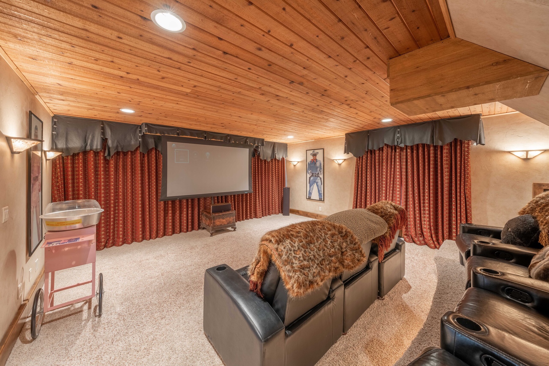 12-shoshone-lodge-theater-room