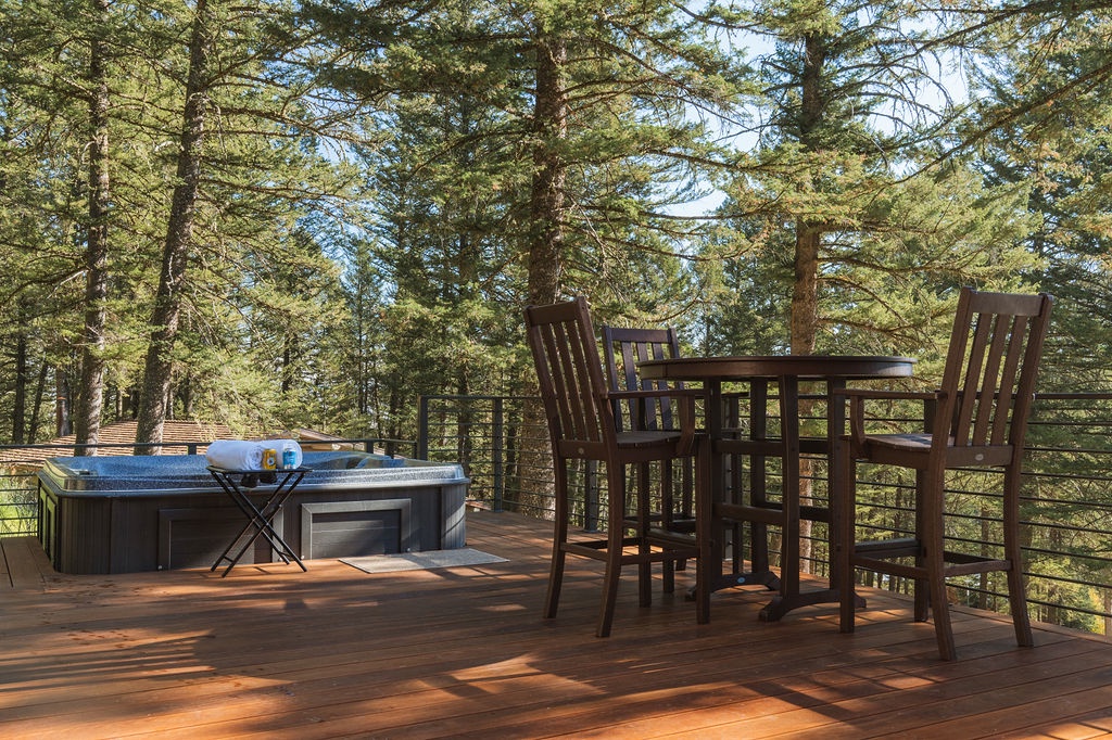 02-bluebell-cabin-wraparound-deck