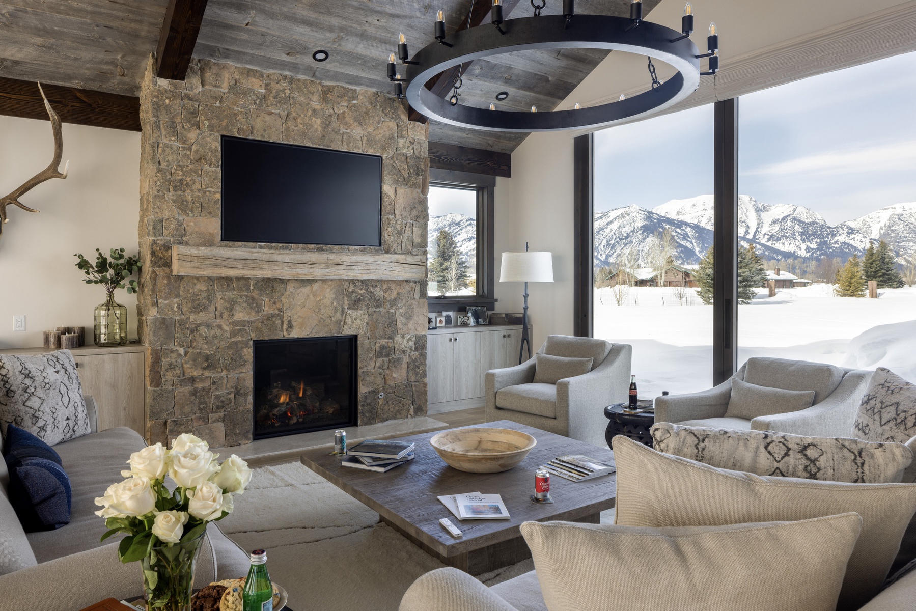 10-mountain-serenity-great-room-fireplace