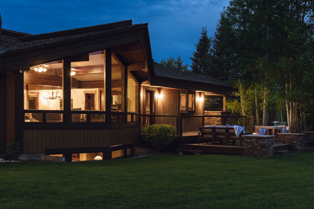 02-teton-refuge-exterior-twilight