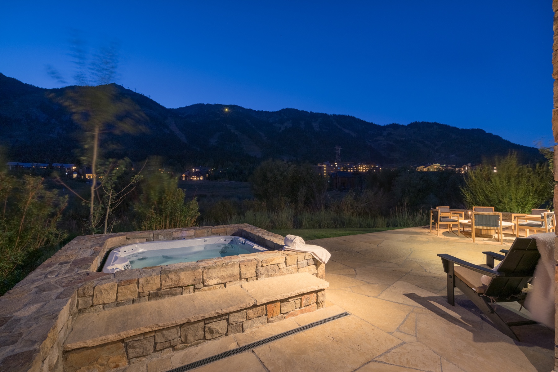 07-first-tracks-hot-tub-twilight