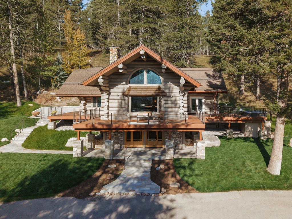 bluebell-cabin-aerial-front-deck