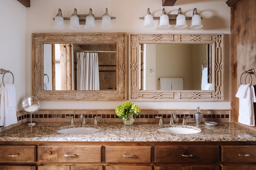 15-teton-refuge-guest-bath