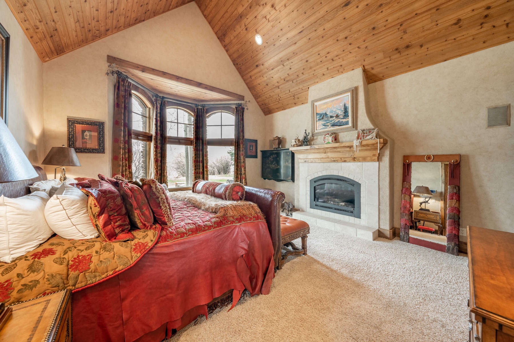 04-shoshone-lodge-primary-suite