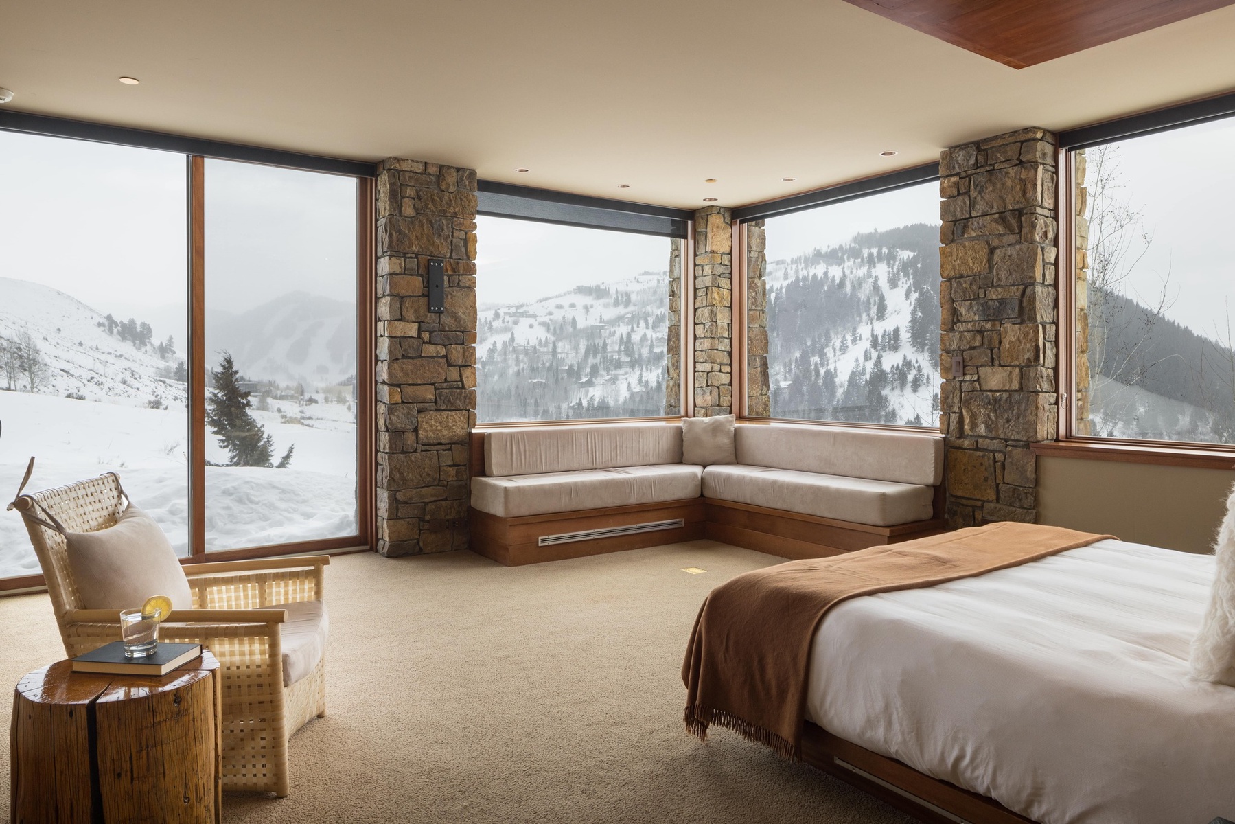 12-the-lookout-guest-suite-two-alt