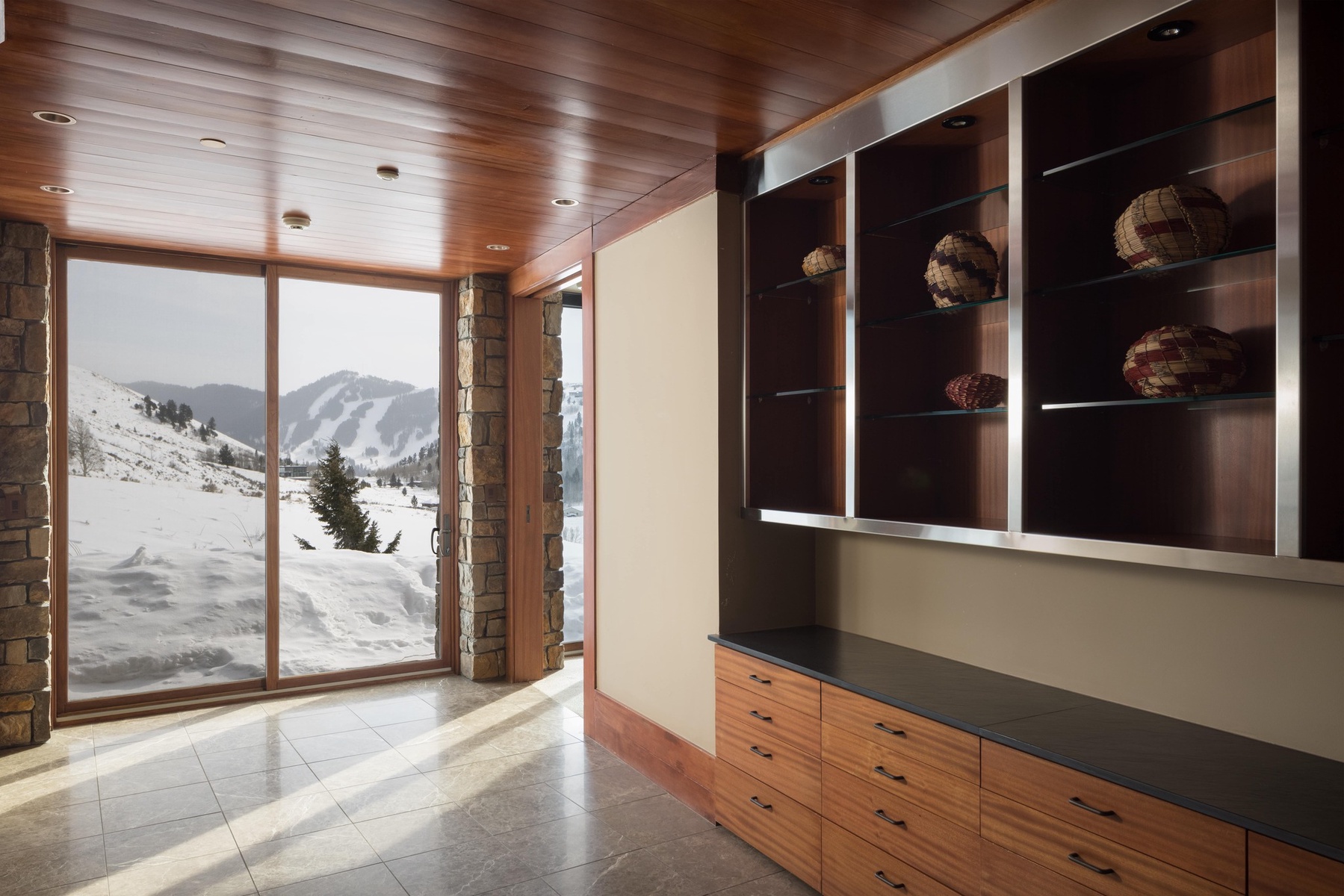 04-the-lookout-office