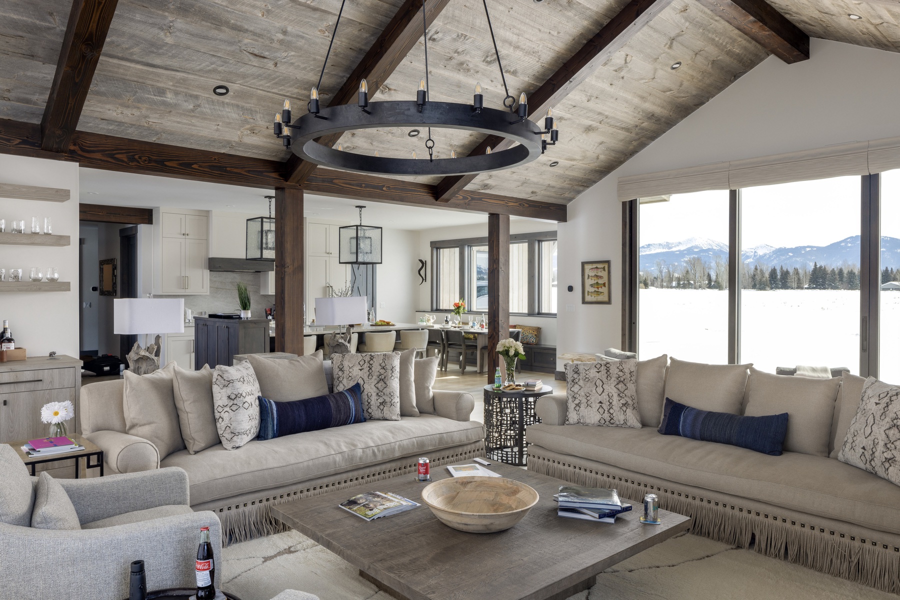 12-mountain-serenity-great-room-alt