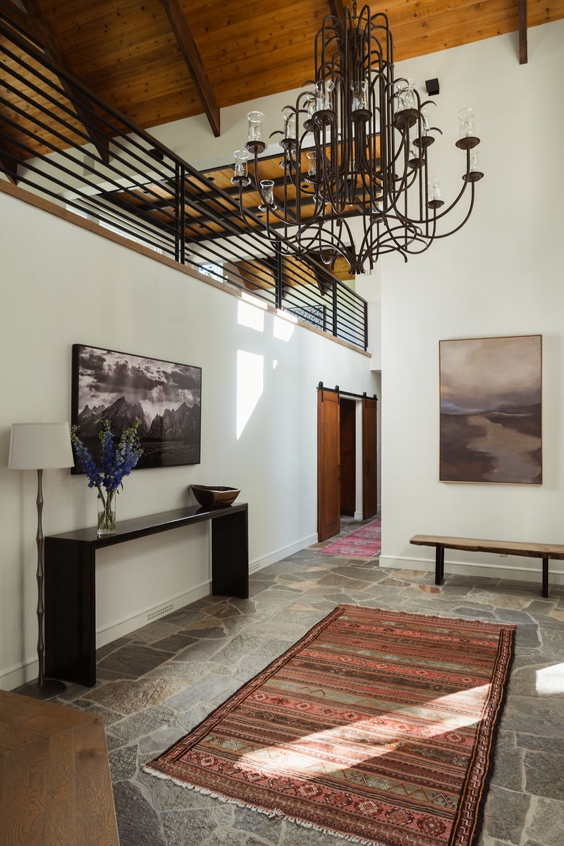 12-arrowleaf-lodge-grand-entry-foyer