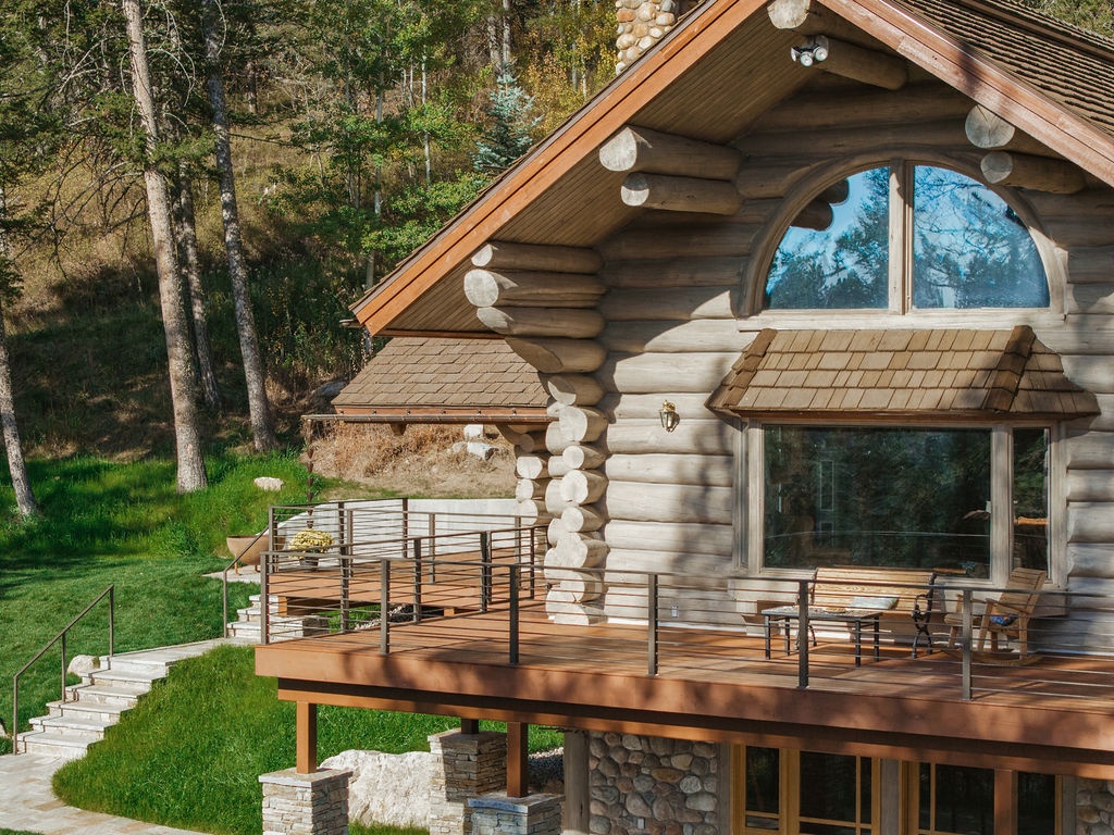bluebell-cabin-aerial-deck-gable