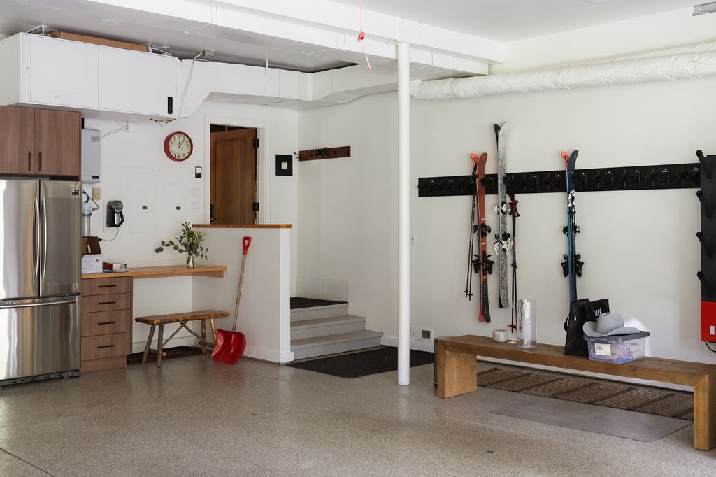 15-arrowleaf-lodge-garage-ski-storage