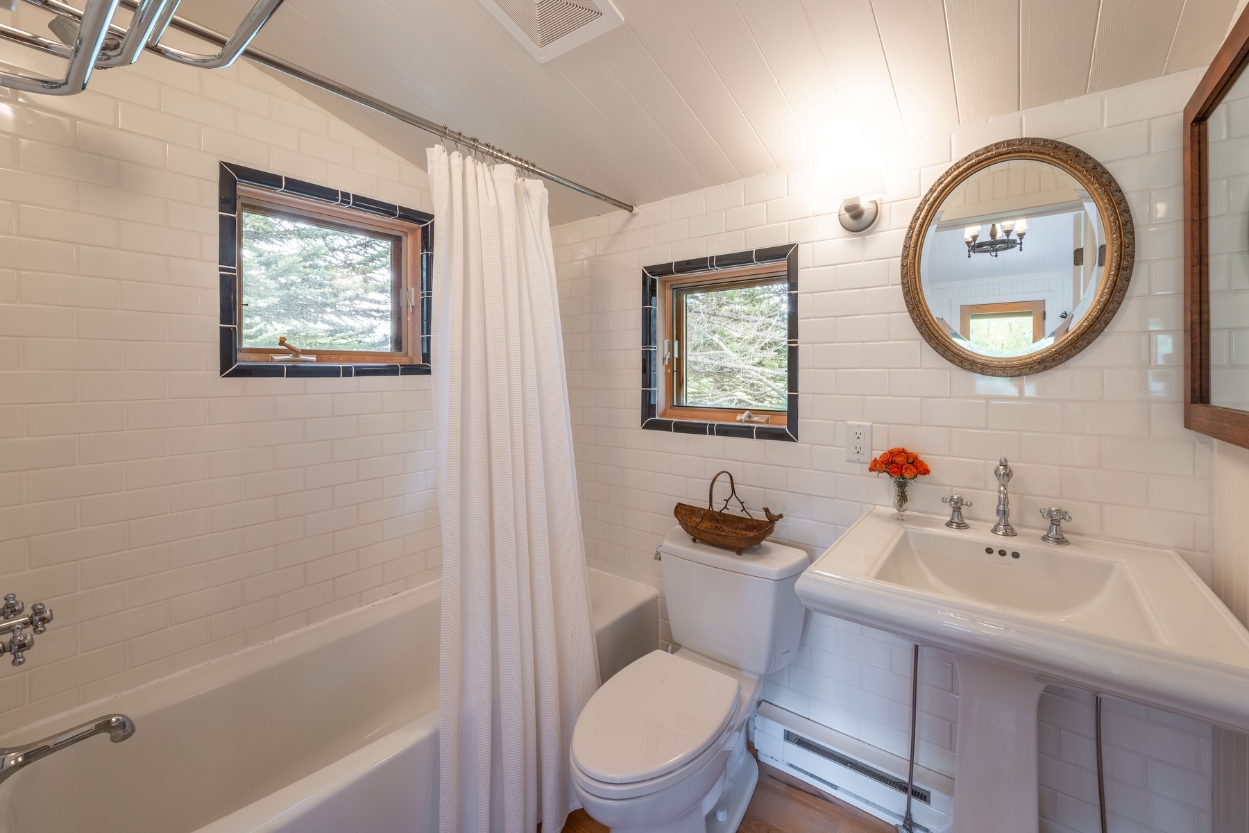 17-fish-creek-retreat-moose-cabin-bath