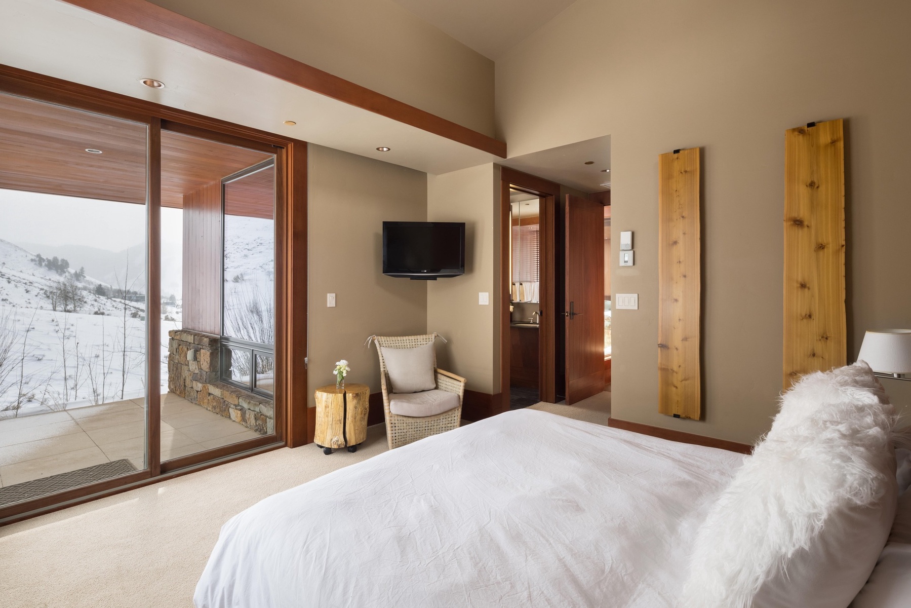 03-the-lookout-guest-suite-one