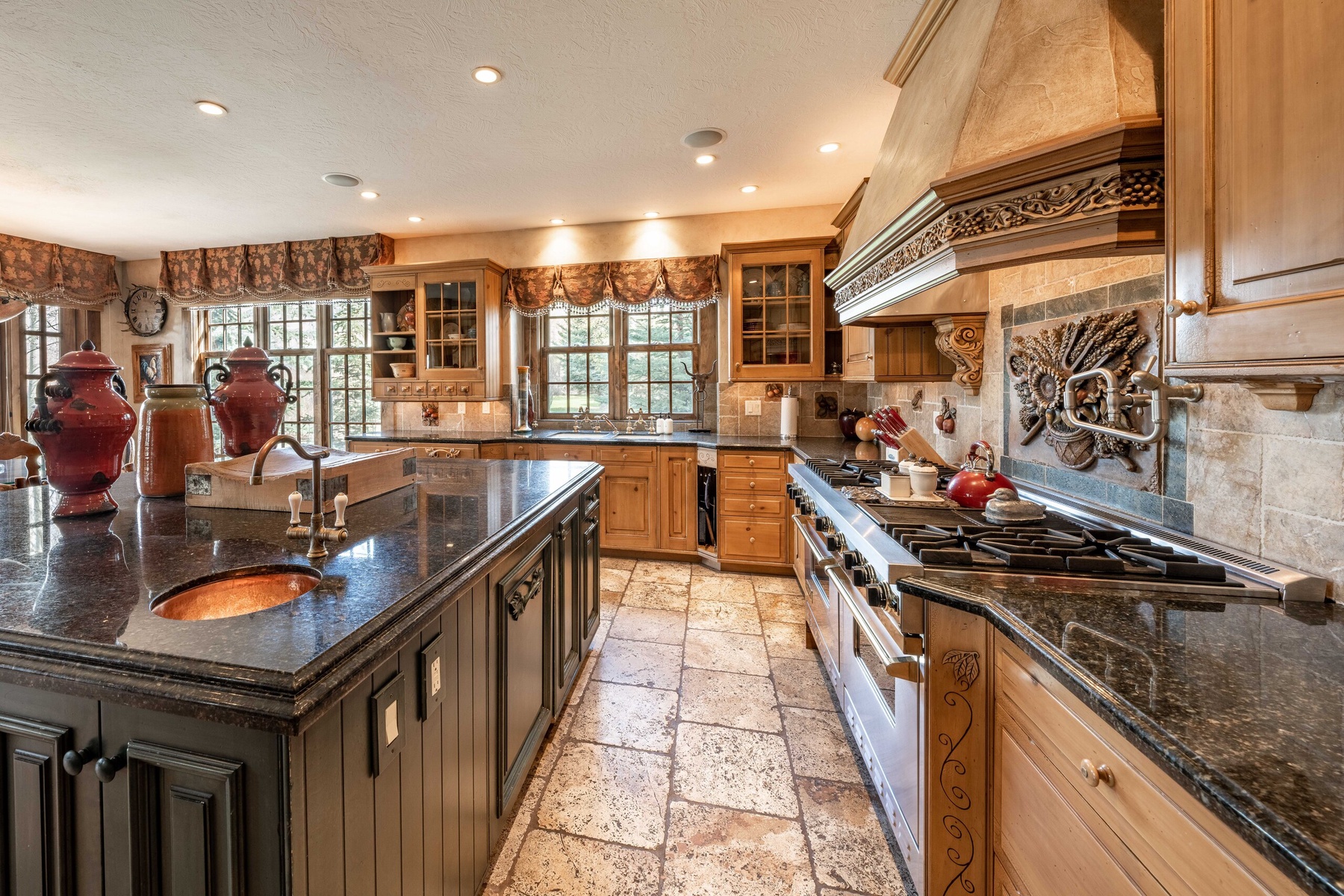 01-shoshone-lodge-kitchen-dining