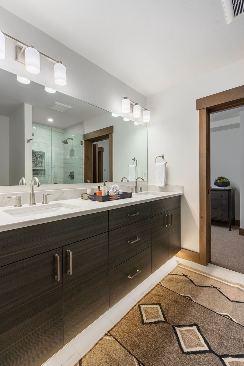 10-the-cottonwoods-guest-bath