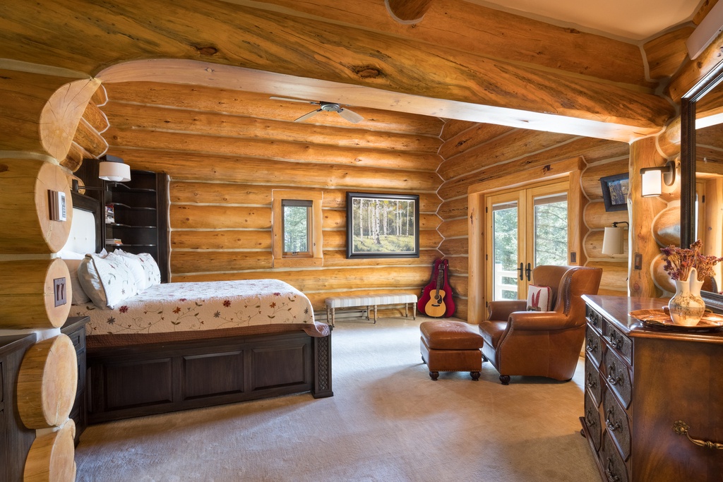 01-bluebell-cabin-primary-suite