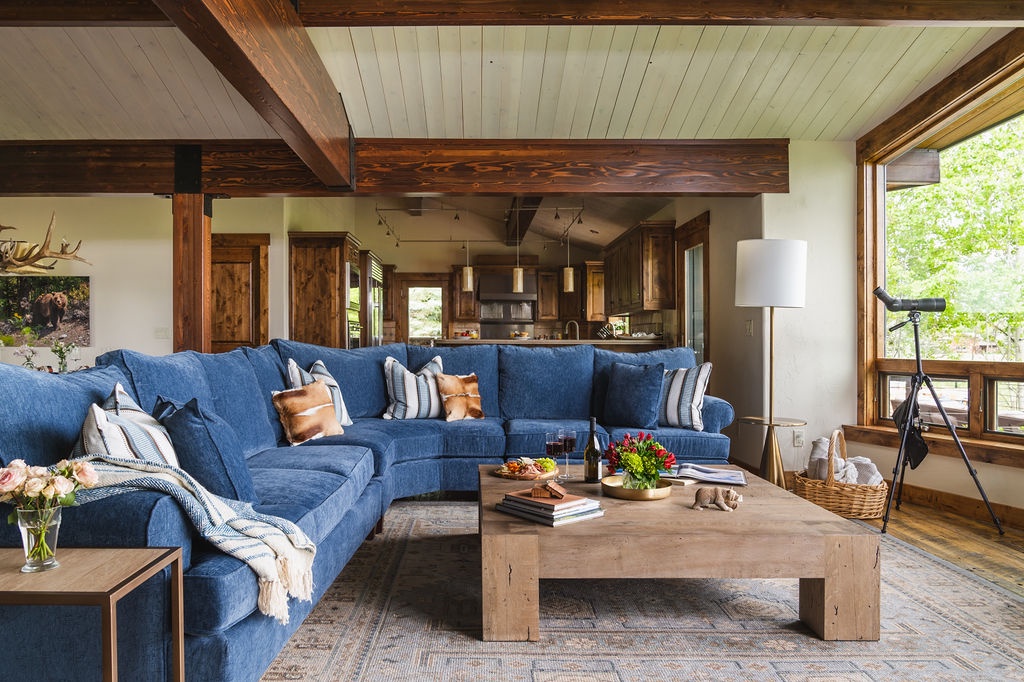 11-teton-refuge-great-room-sectional