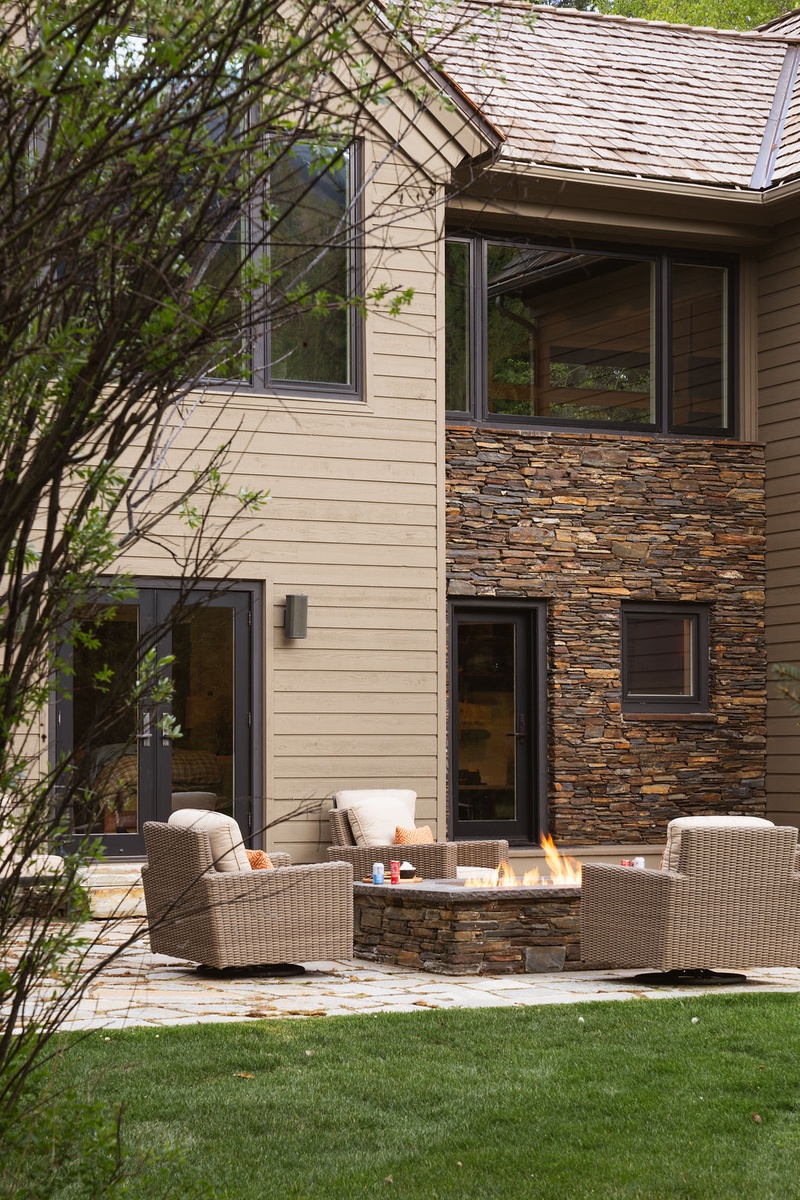 03-arrowleaf-lodge-exterior-rear