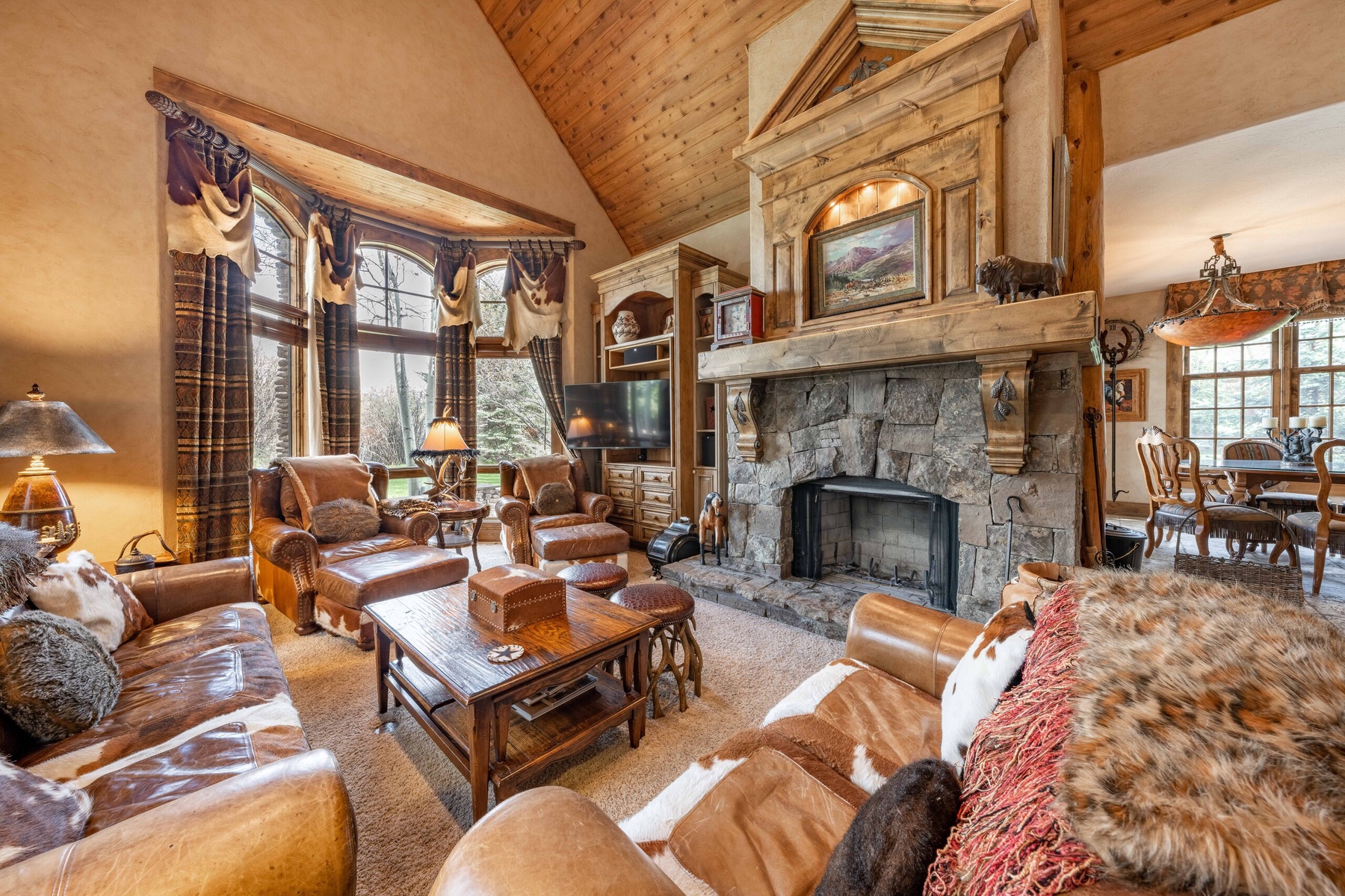 02-shoshone-lodge-living-room