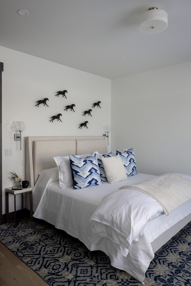 05-mountain-serenity-guest-bedroom-two