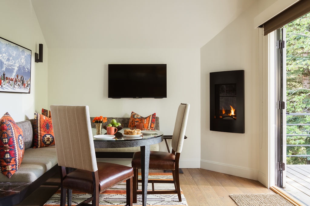 05-arrowleaf-lodge-breakfast-nook
