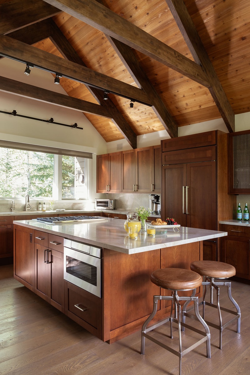 08-arrowleaf-lodge-kitchen-vaulted-ceiling