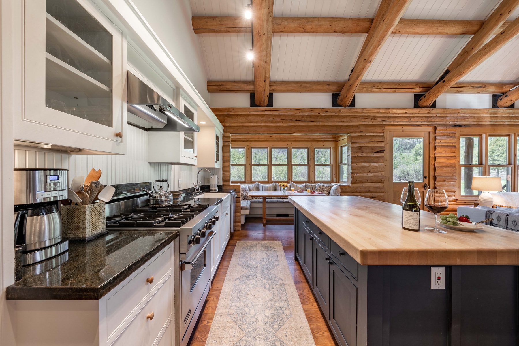 01-fish-creek-retreat-kitchen-dining