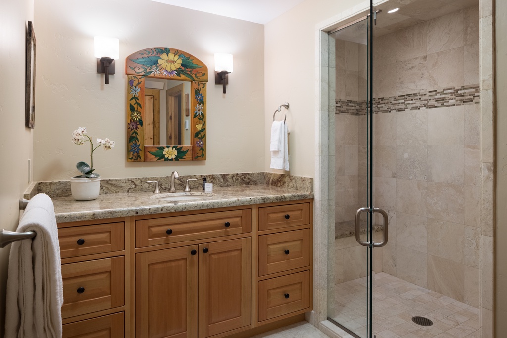 bluebell-cabin-lower-level-bath