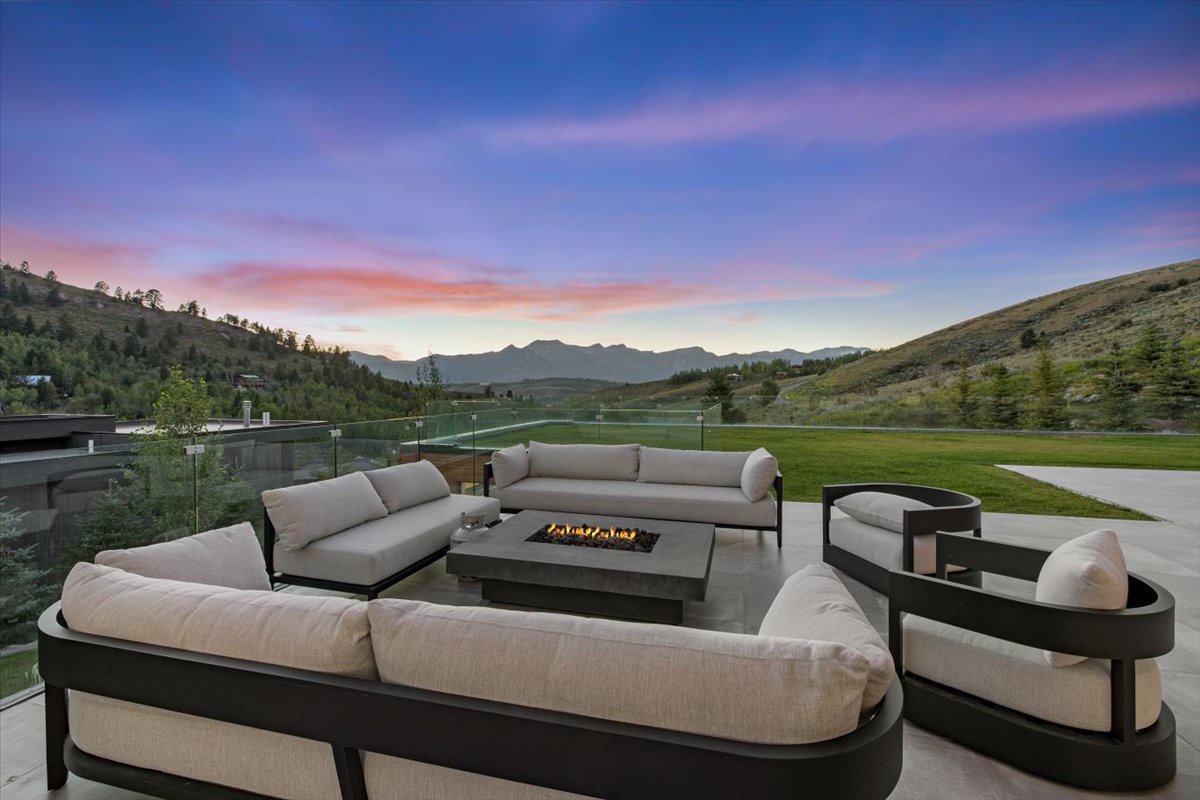 055-Panda Ranch (Twilights)-2