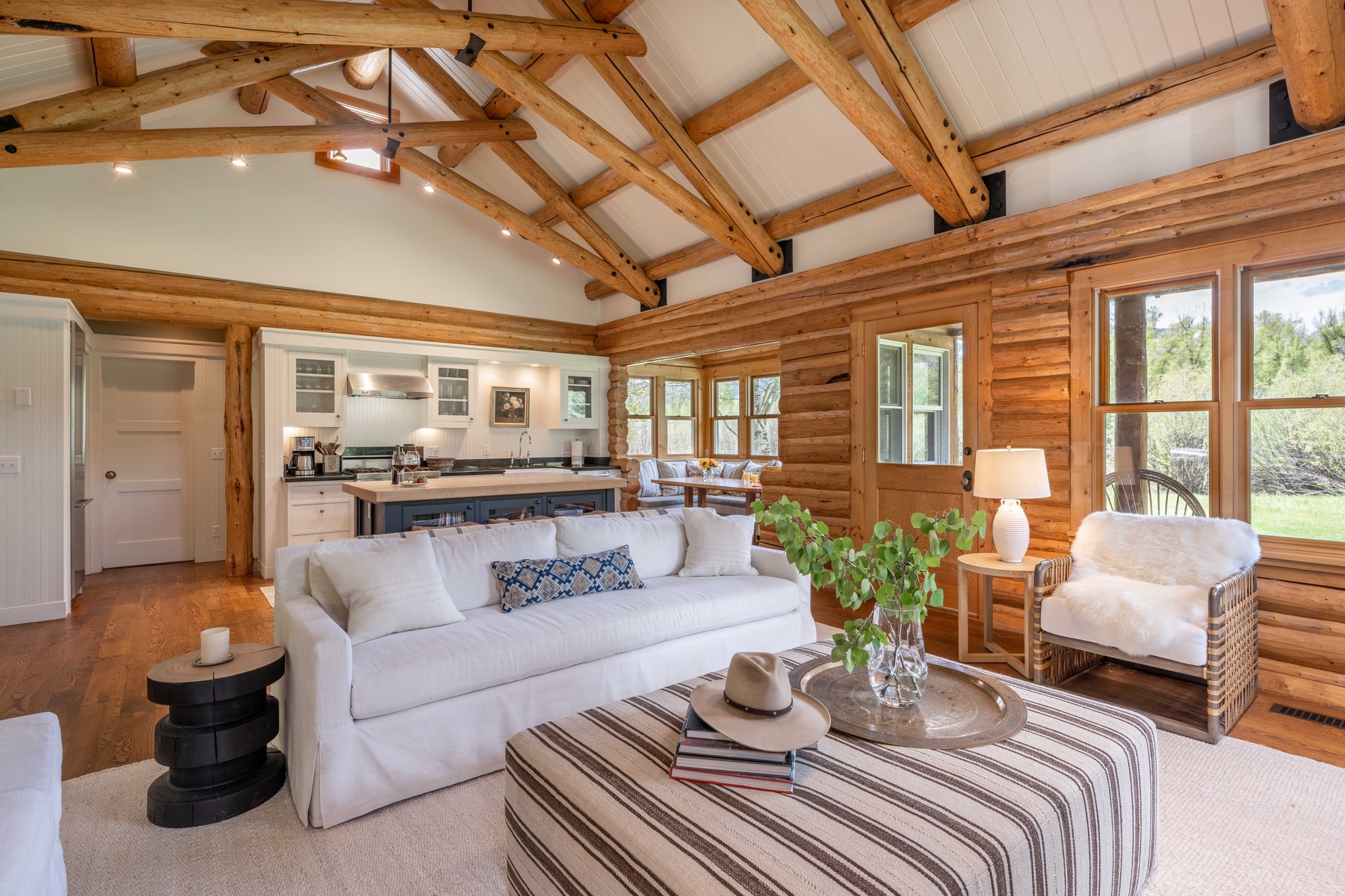 09-fish-creek-retreat-living-sectional