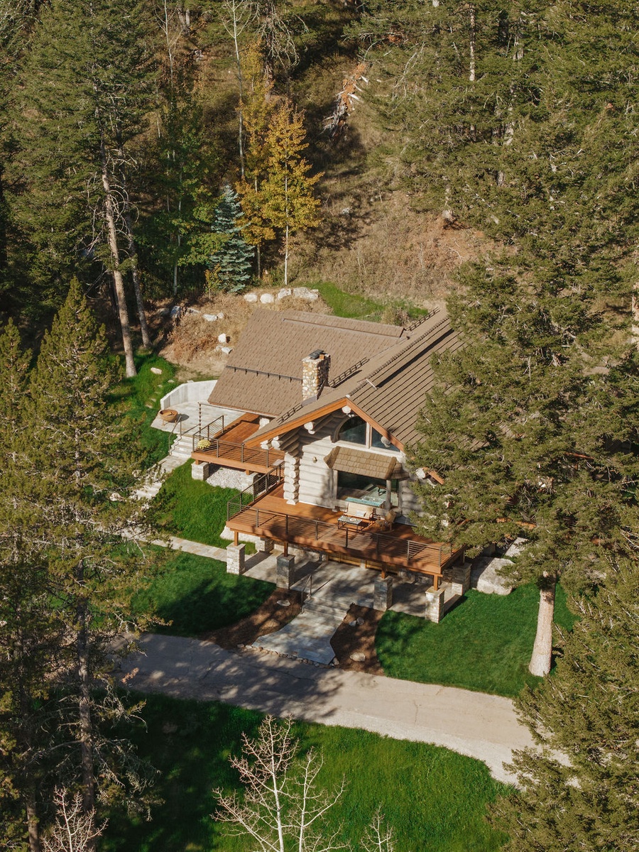 bluebell-cabin-aerial-forest-clearing