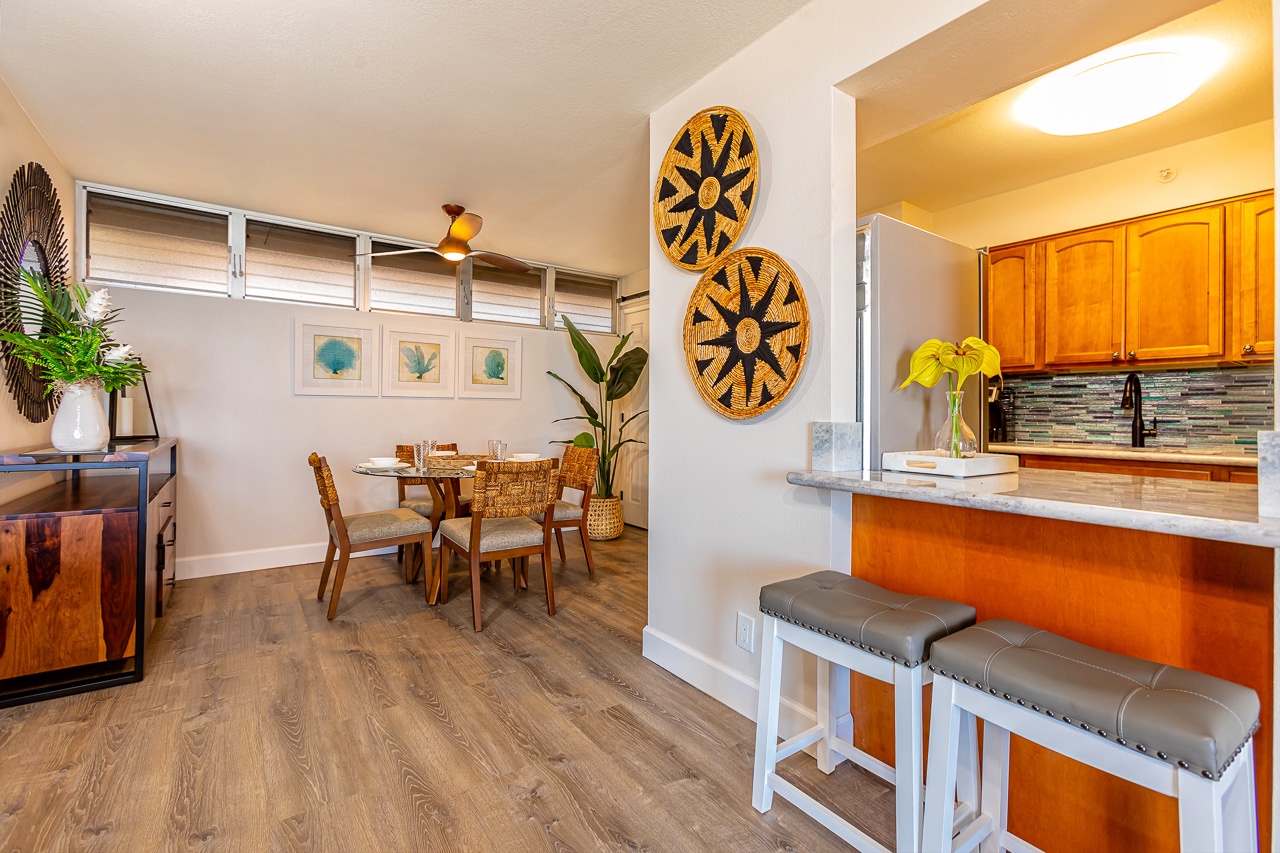 Step into your bright, open dining space with warm wood tones and tropical accents. Enjoy morning coffee at the breakfast bar or gather around the island-style table for meals.