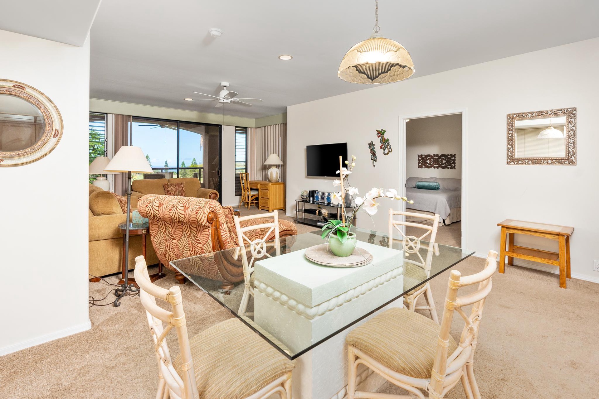 Share stories and meals in this relaxed Waikoloa dining area