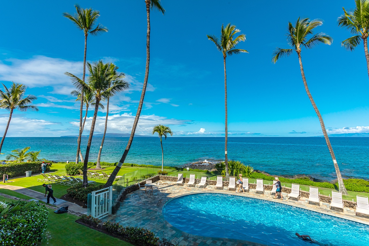 Ocean and pool view from Royal Mauian 314