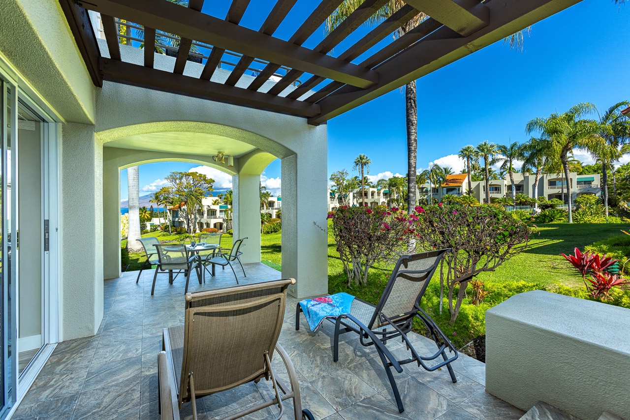 Lounge, dine, and unwind with Maui’s beauty on full display