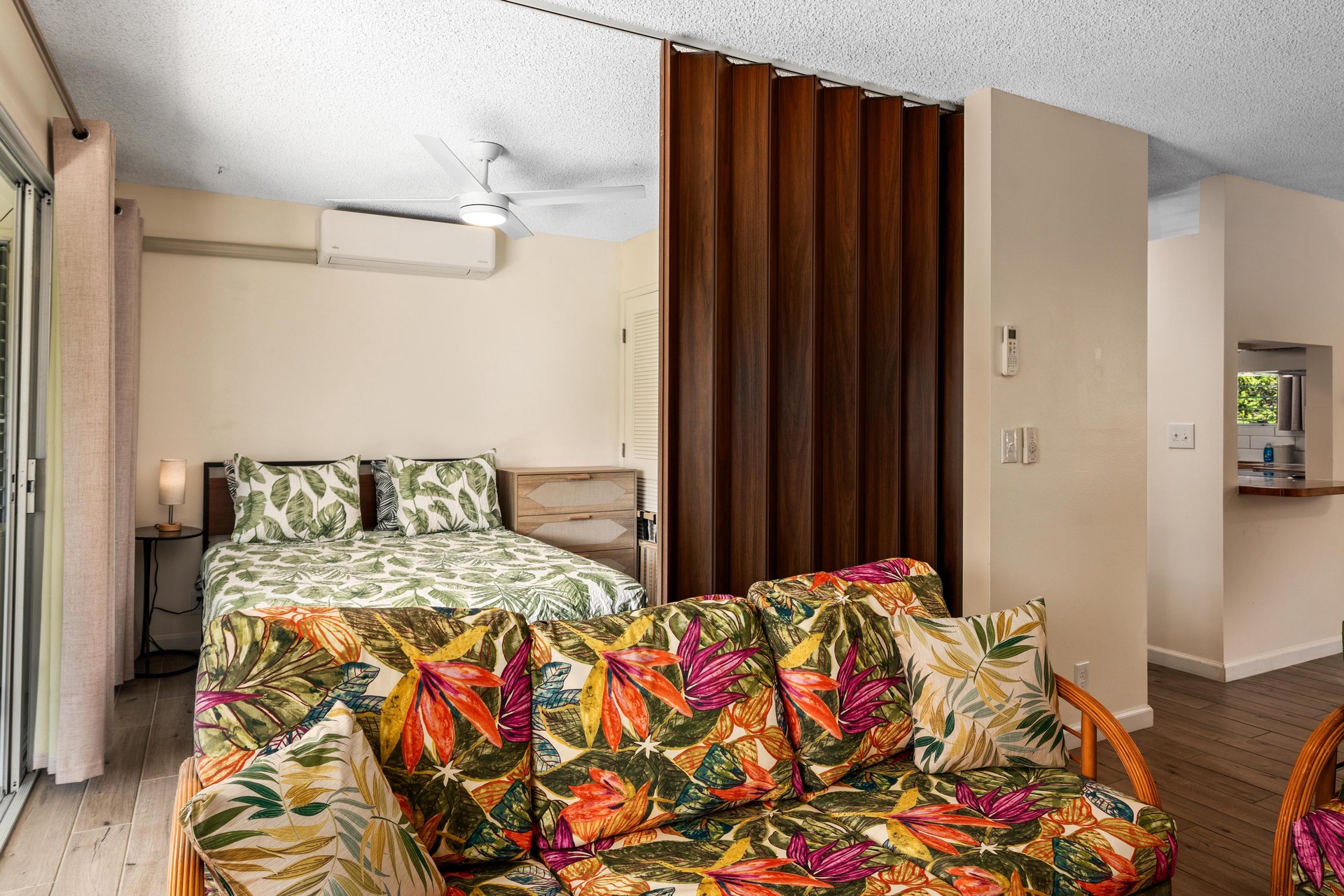 Guest bedroom separated by foldable blinds
