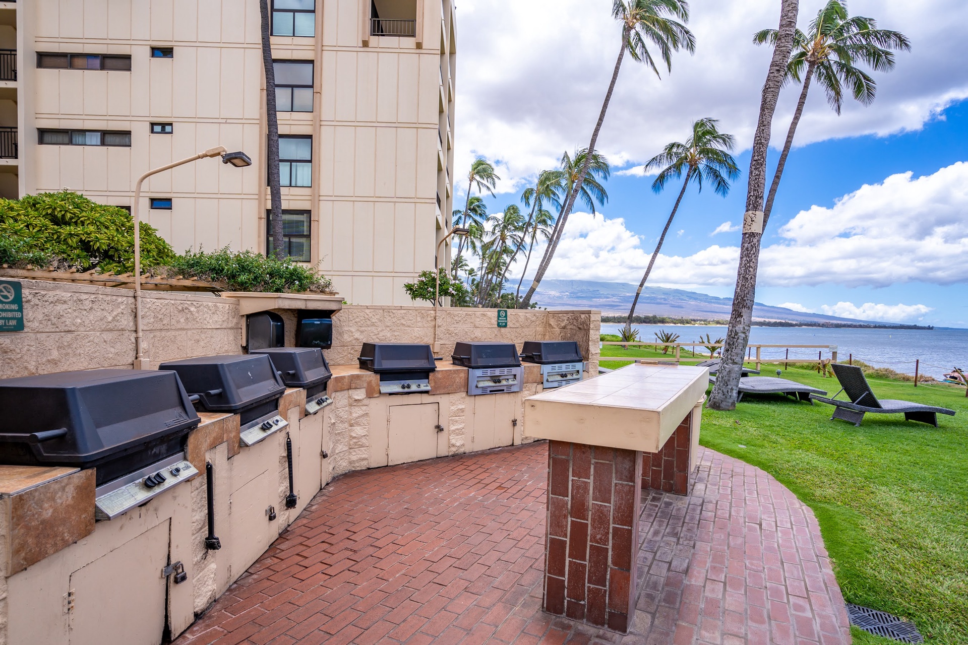 Fire up your favorite island meals at Sugar Beach Resort’s oceanfront grilling area, complete with multiple gas BBQs, spacious prep space, and breathtaking views of the Pacific. Surrounded by swaying palms and just steps from the shoreline, it’s the perfe